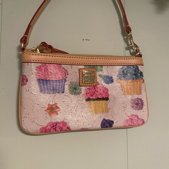 EUC Dooney & Bourke Cupcakes Wristlet - Picture 2 of 5
